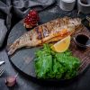 Дорадо на углях, подается с соусом 